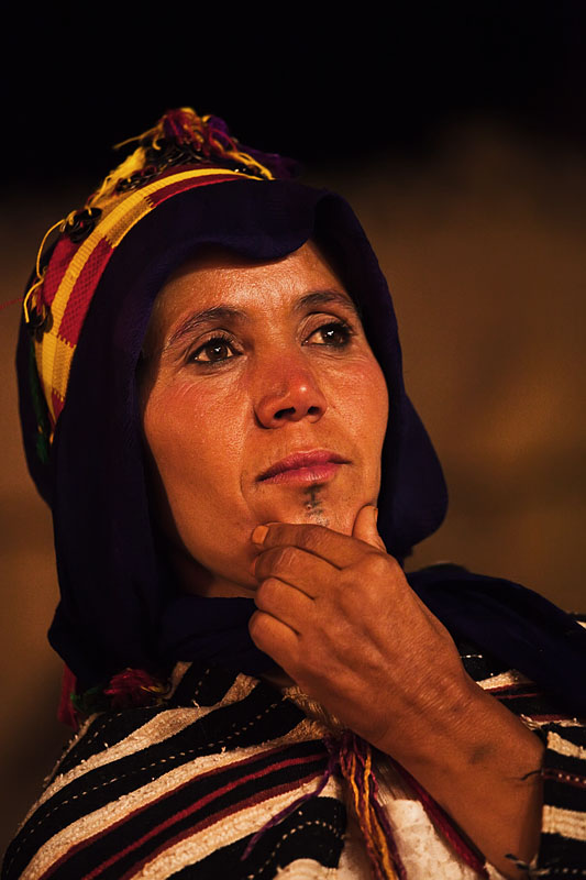  A member of the Ait Hdiddou  (Ait Haddidou) music group is watching one of the other performances on the Imilchil musicfestival